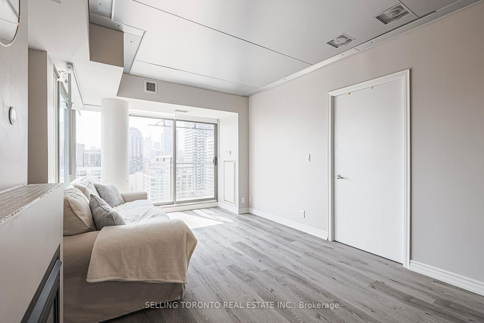 22 Wellesley St E, unit 2101 for sale - image #10