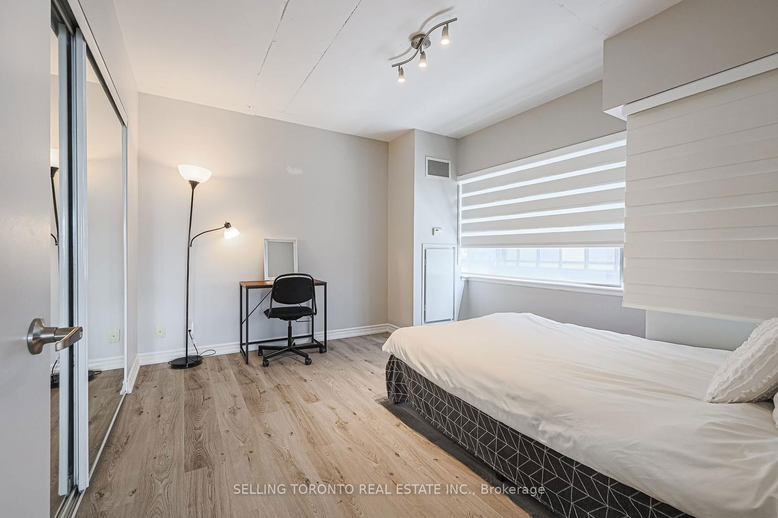 22 Wellesley St E, unit 2101 for sale - image #16