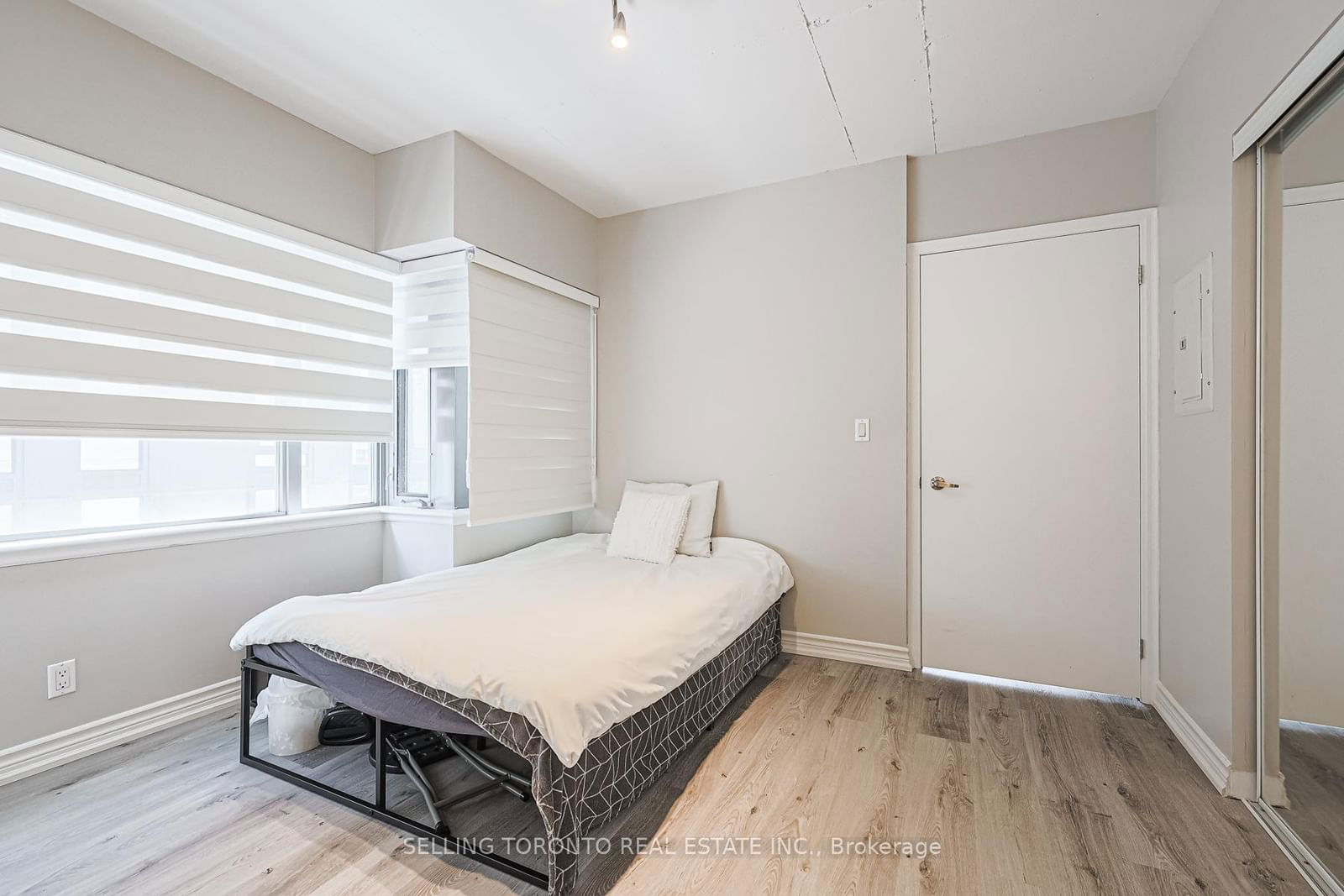 22 Wellesley St E, unit 2101 for sale - image #18