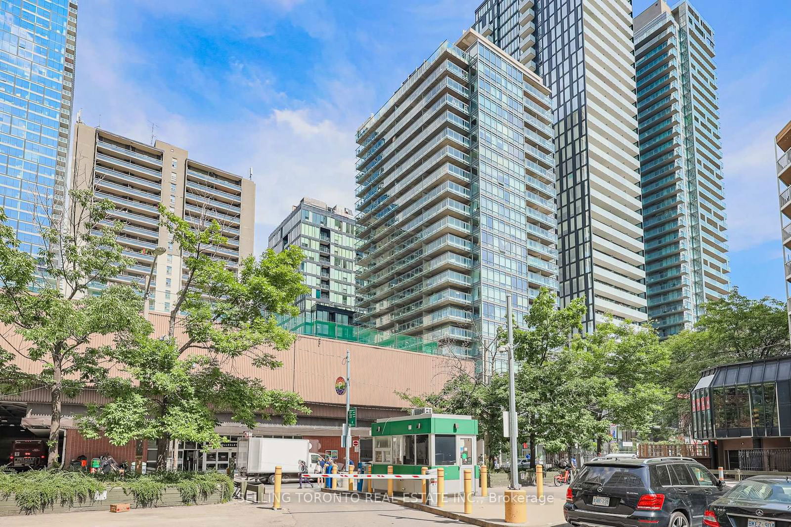 22 Wellesley St E, unit 2101 for sale - image #2