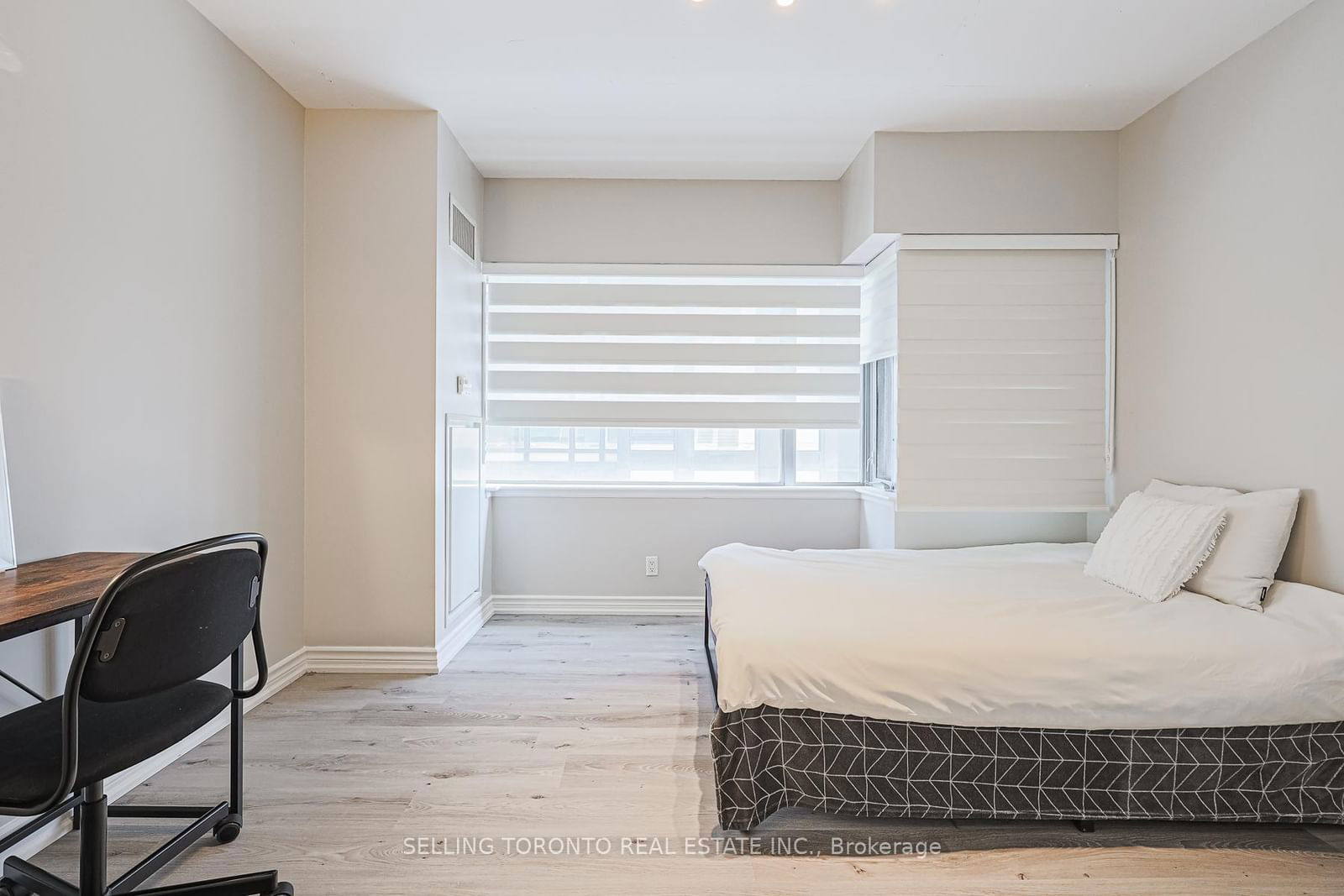 22 Wellesley St E, unit 2101 for sale