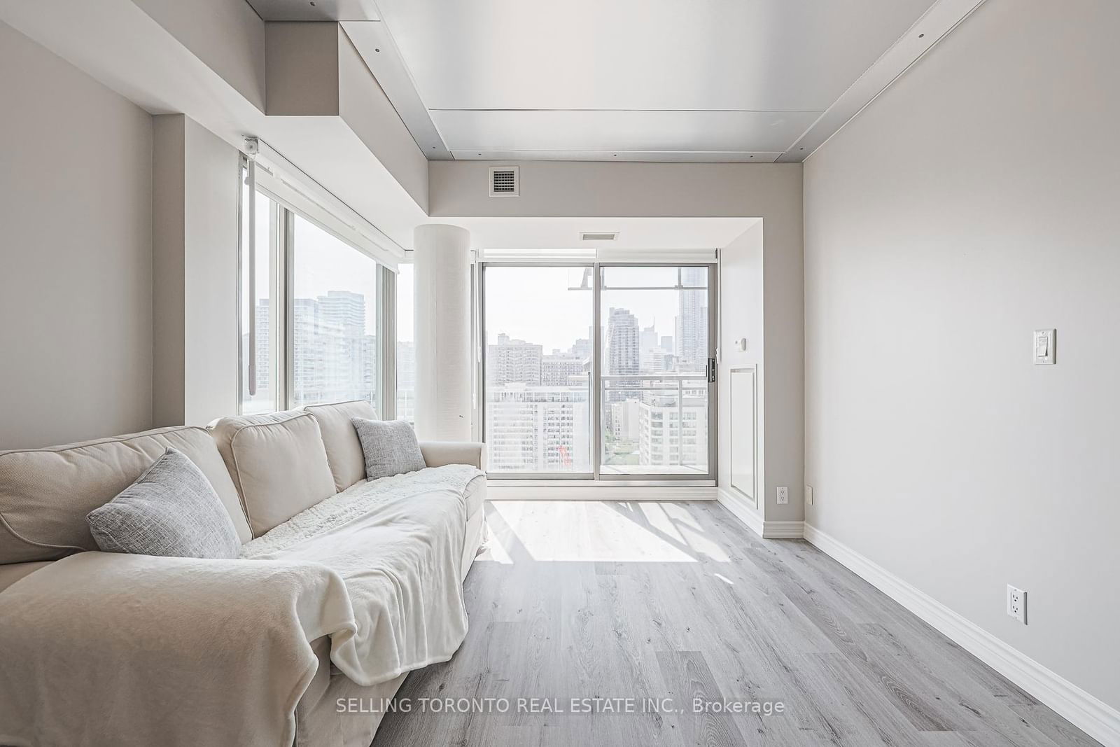 22 Wellesley St E, unit 2101 for sale - image #9