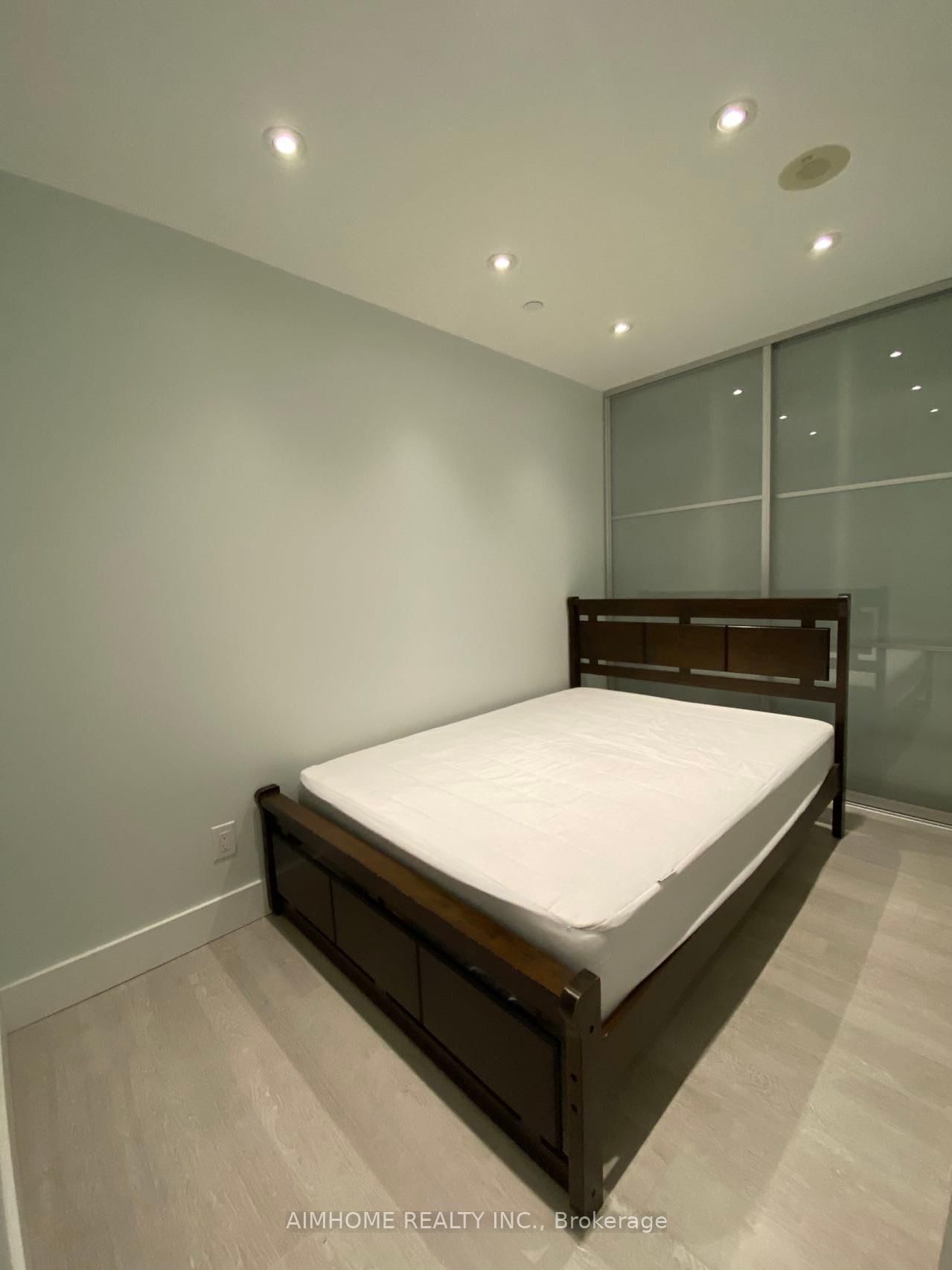 1 Bloor St E, unit 4009 for sale - image #6