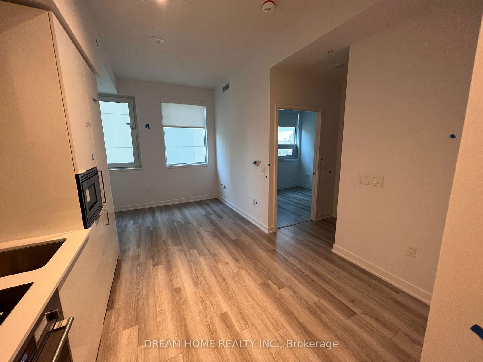 238 simcoe St, unit 702 for rent