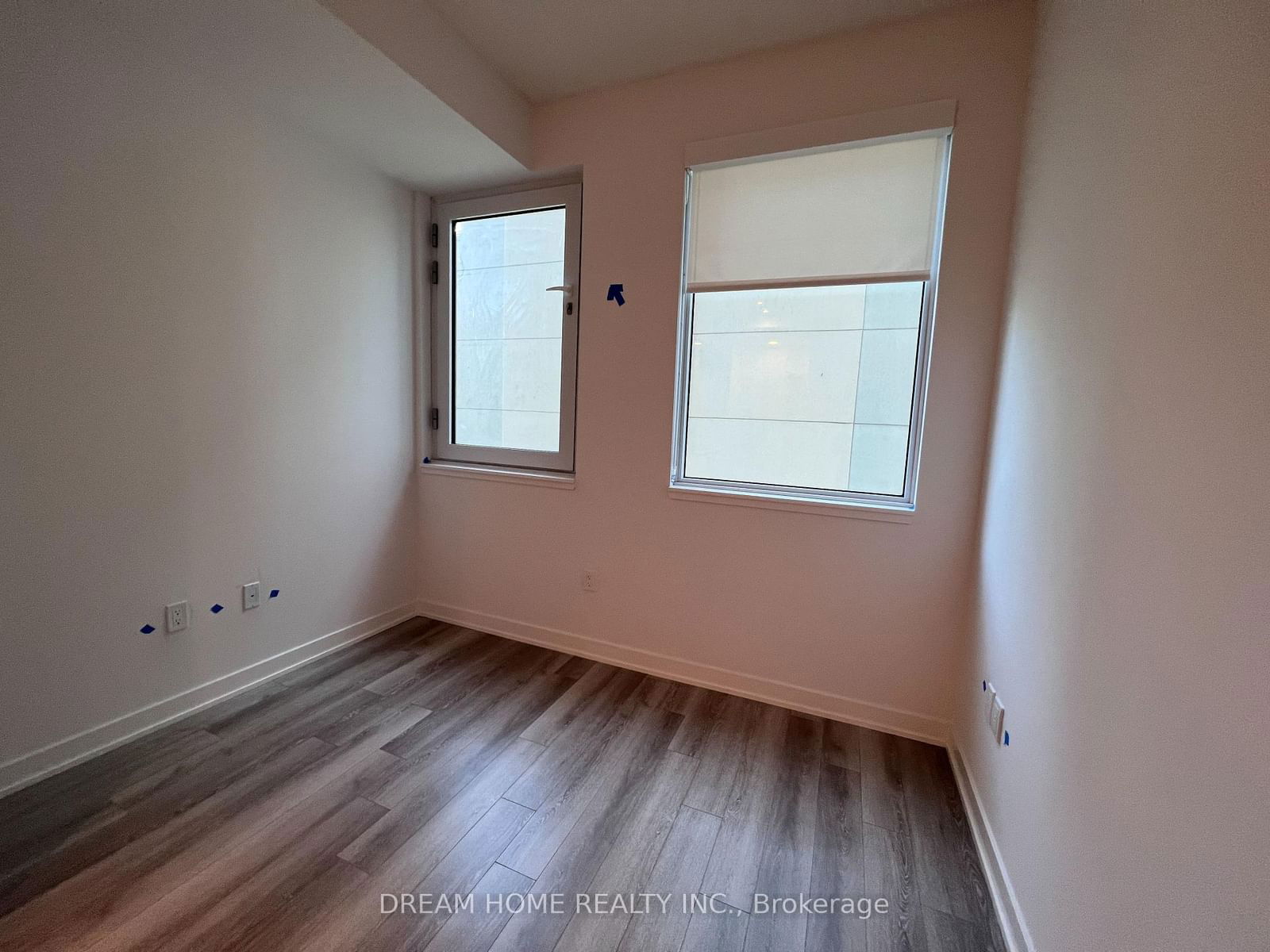 238 simcoe St, unit 702 for rent