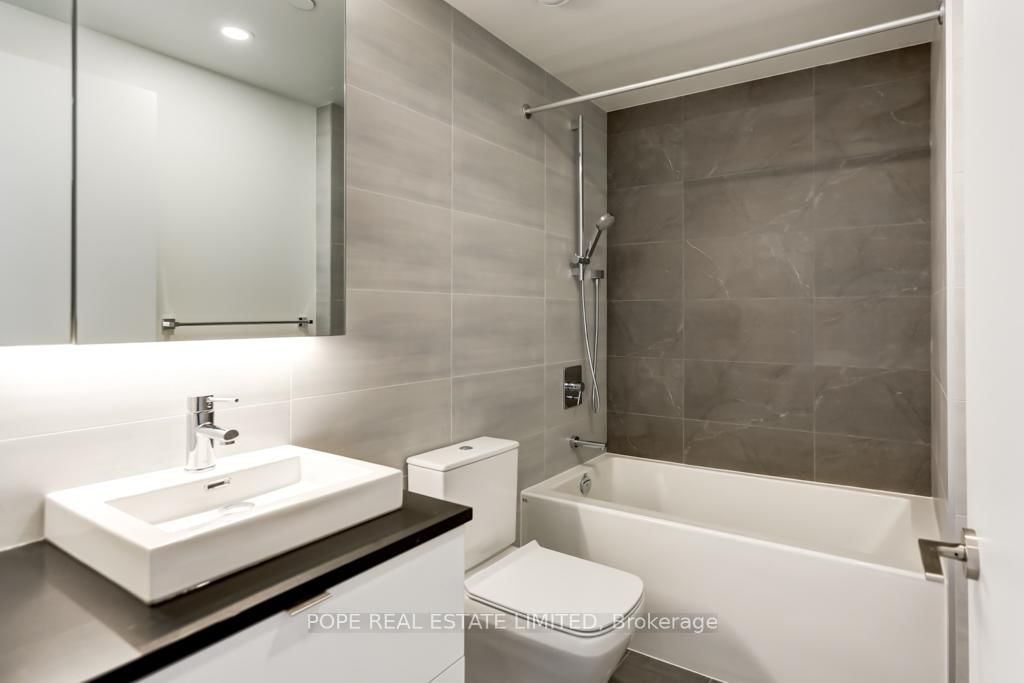 21 Lawren Harris Sq, unit 811 for rent - image #11