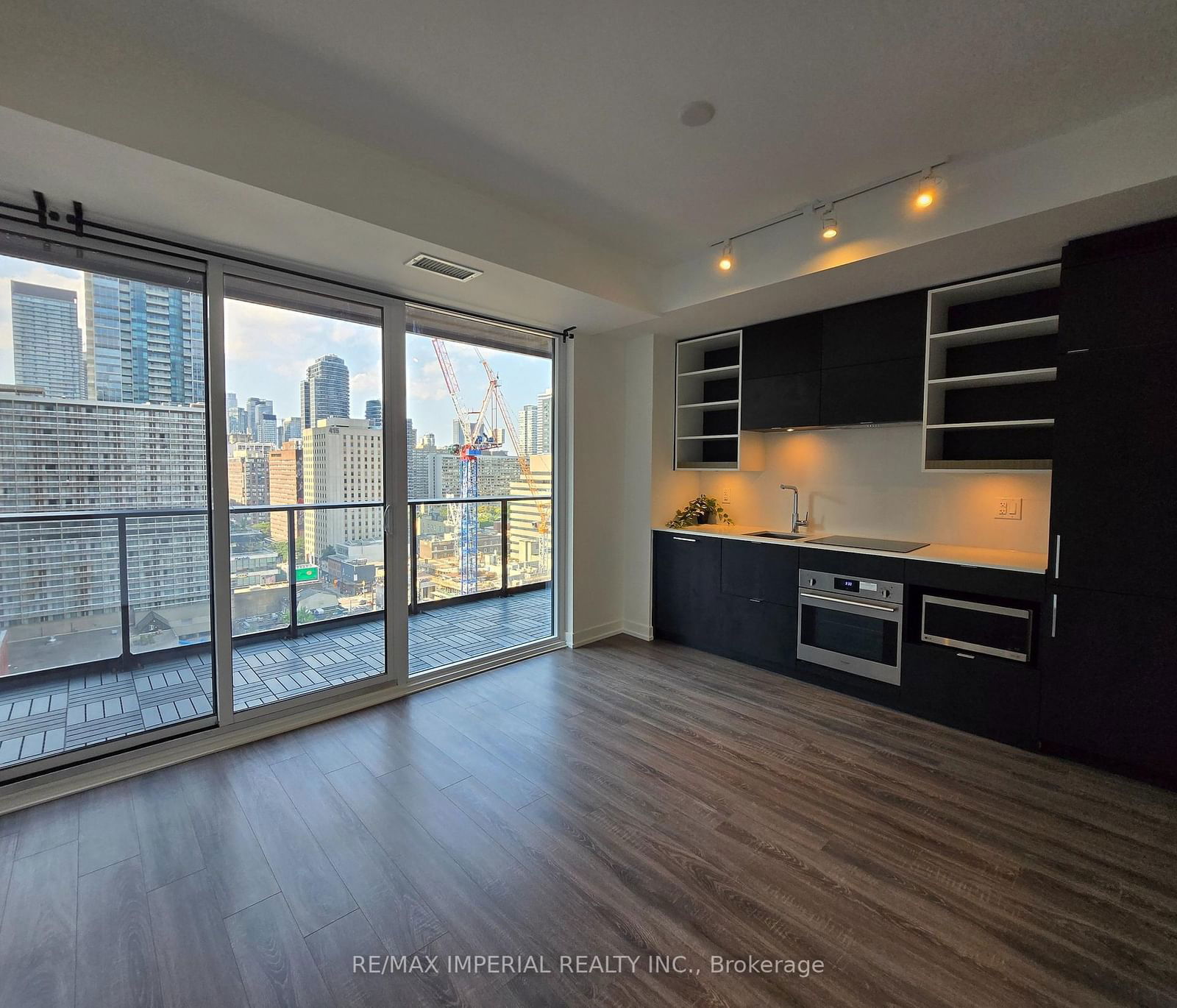 20 Edward St, unit 1501 for rent - image #2