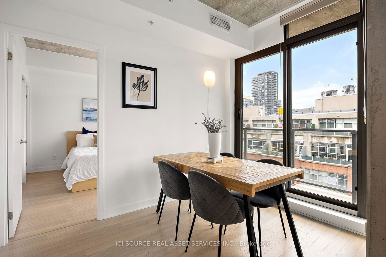 32 Camden St, unit 902 for rent - image #8