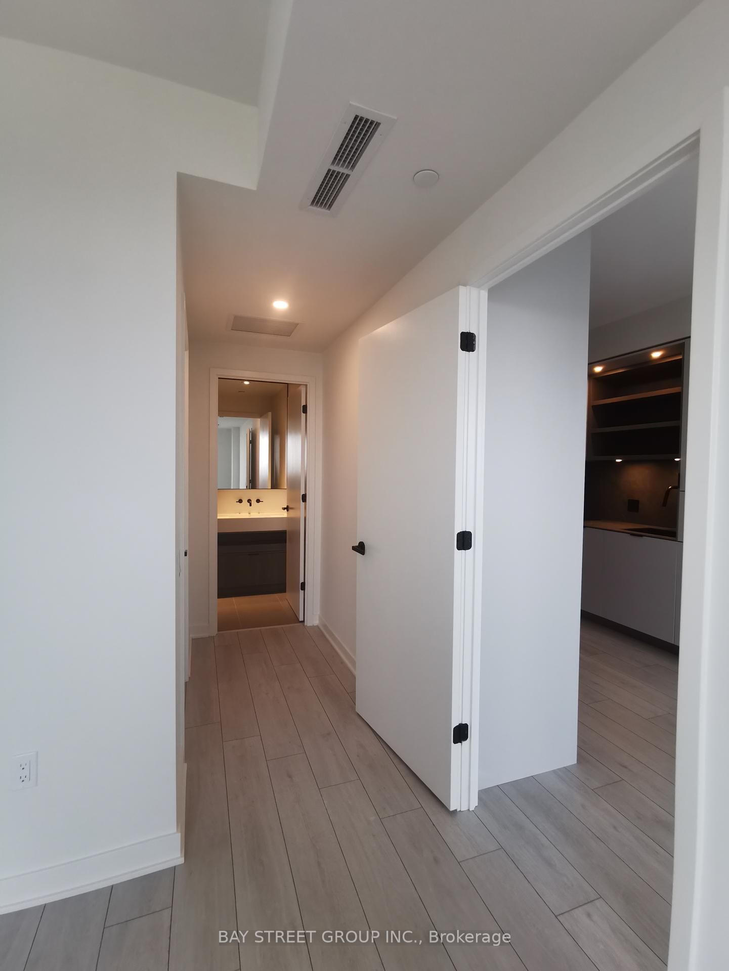 55 Charles St E, unit 4212 for rent - image #4