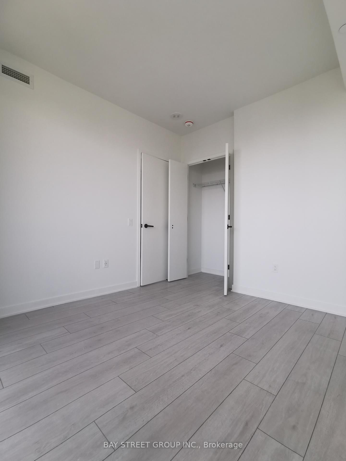 55 Charles St E, unit 4212 for rent