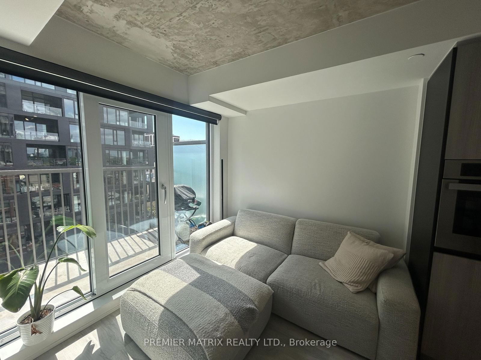 2 Augusta Ave, unit 904 for rent - image #15