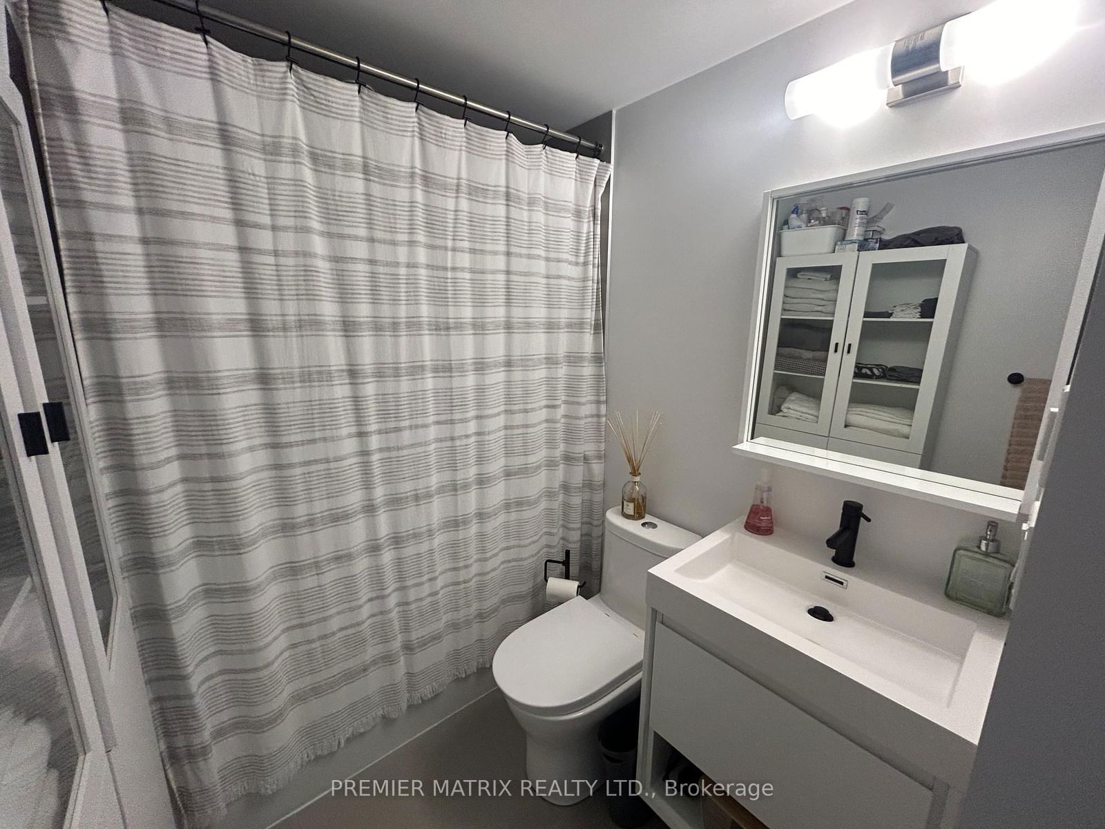 2 Augusta Ave, unit 904 for rent - image #22