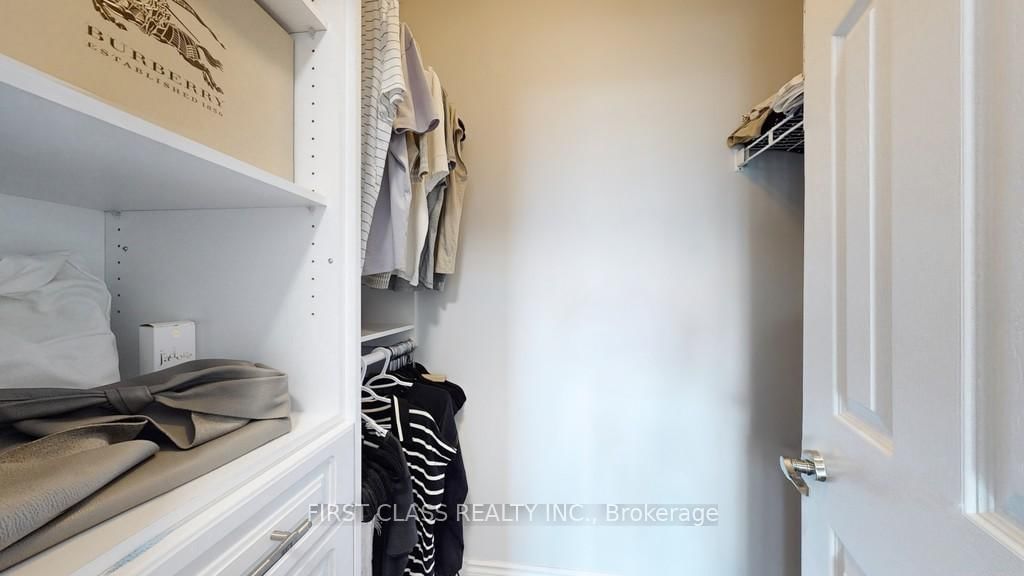 25 Greenview Ave, unit 527 for sale - image #15