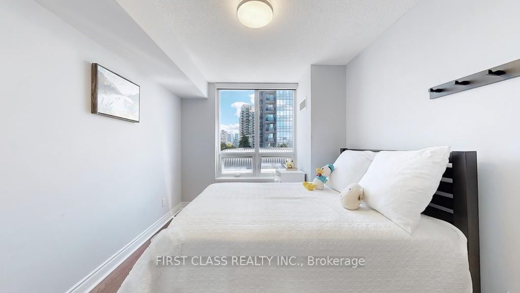 25 Greenview Ave, unit 527 for sale