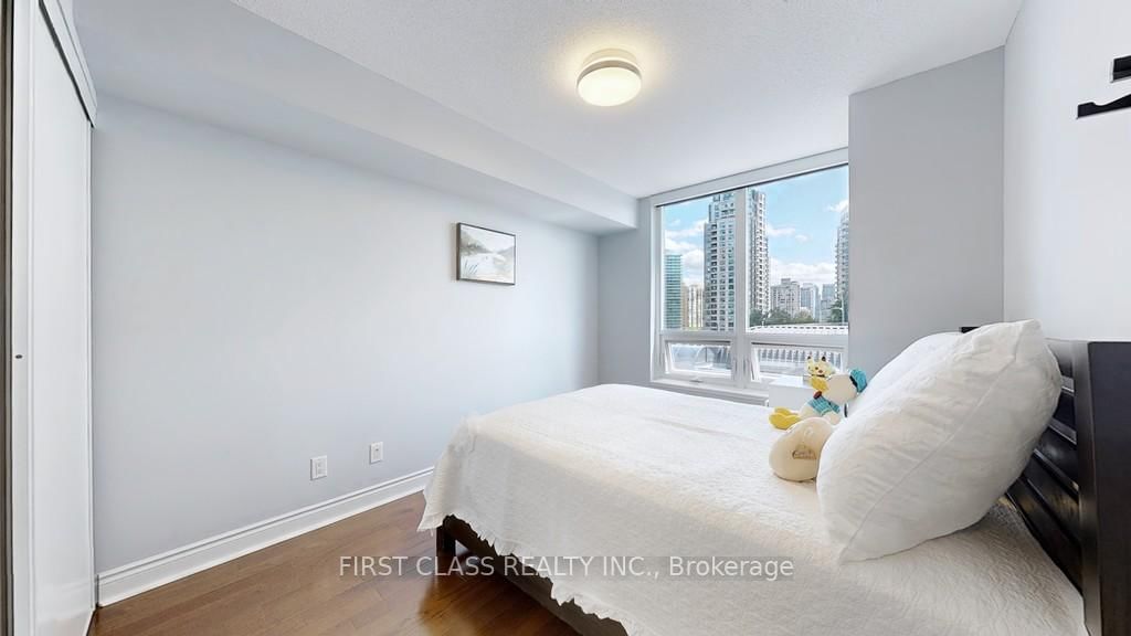 25 Greenview Ave, unit 527 for sale - image #20