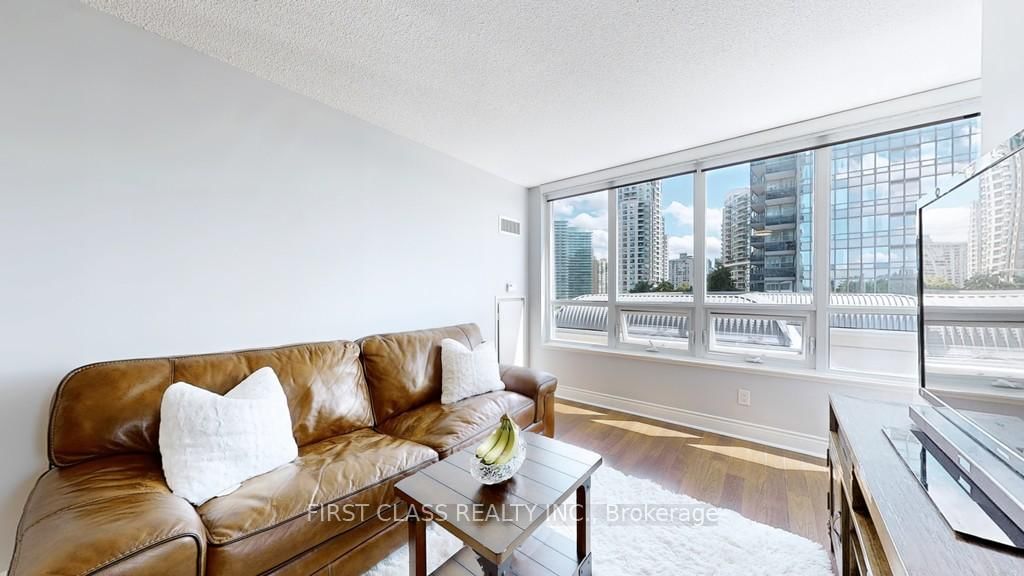 25 Greenview Ave, unit 527 for sale - image #7