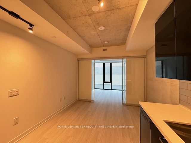 195 McCaul St, unit 312 for rent