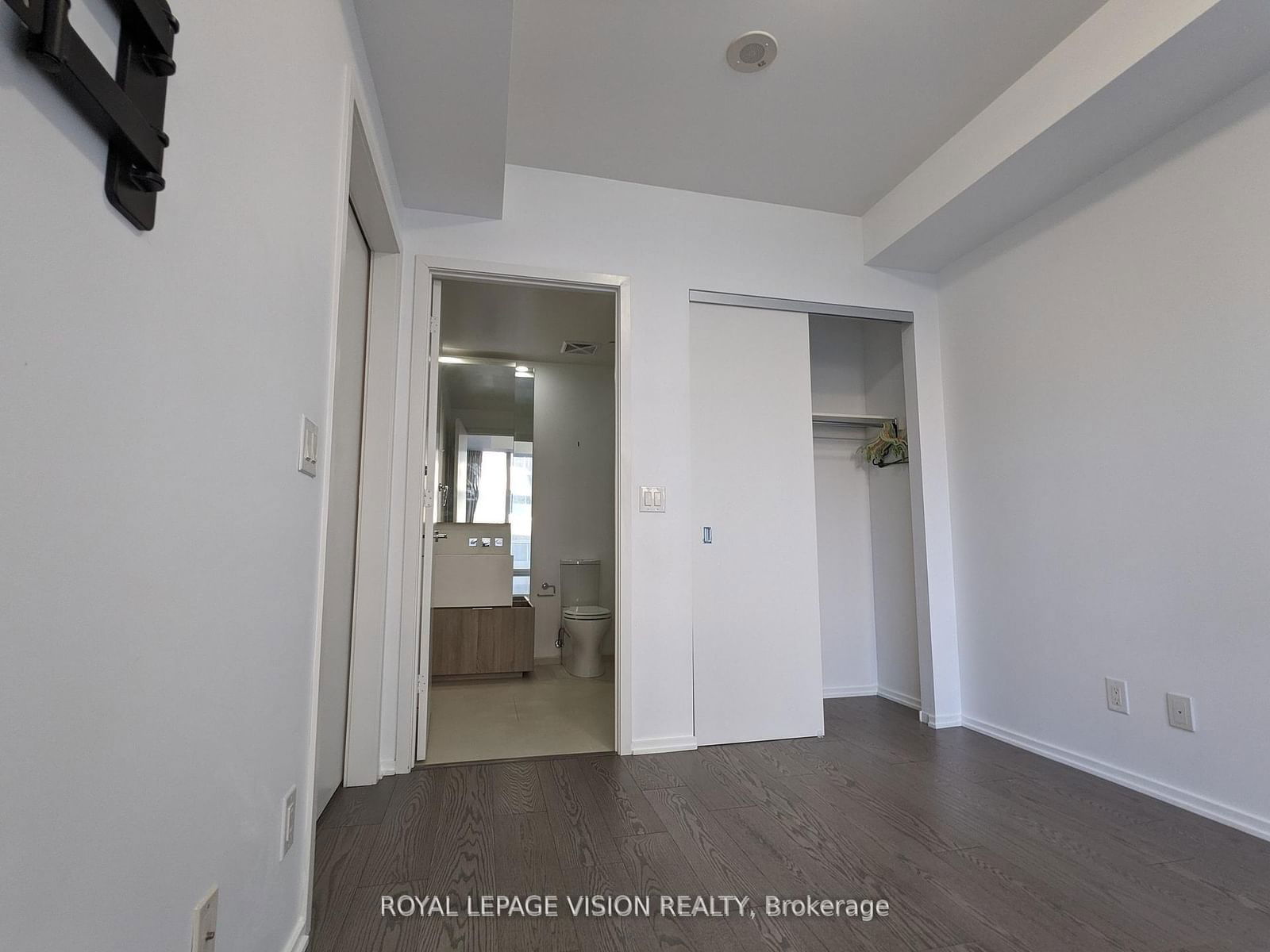 1 Bloor St E, unit 322 for rent