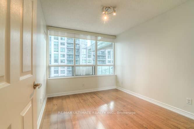 30 Grand Trunk Cres, unit 1010 for rent