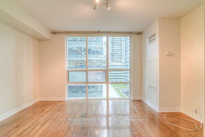 30 Grand Trunk Cres, unit 1010 for rent