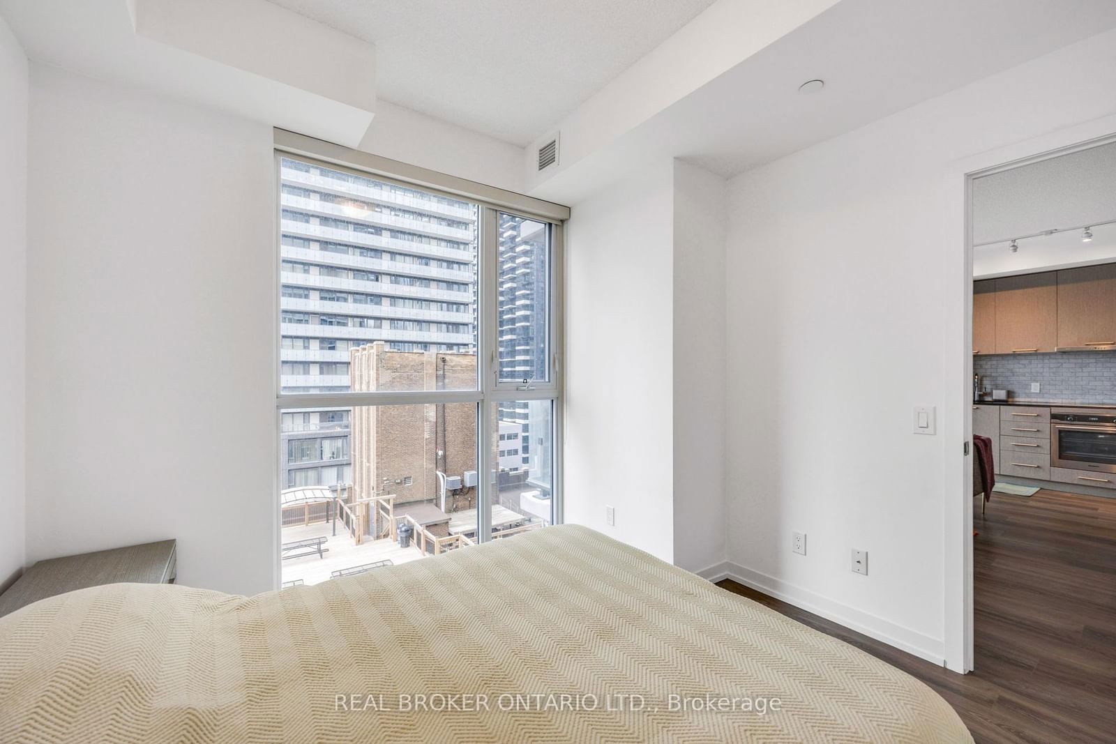 87 Peter St, unit 1607 for rent