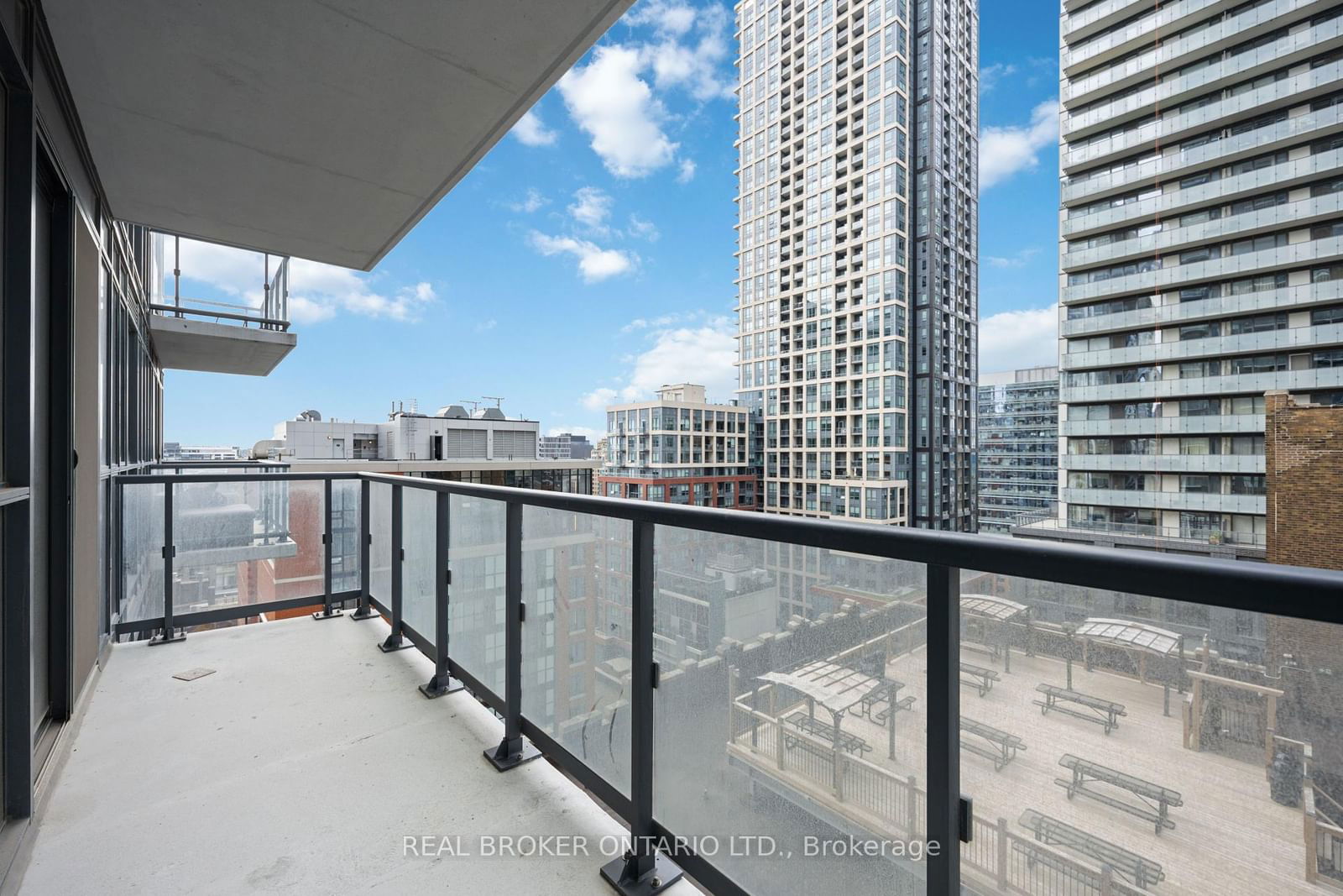 87 Peter St, unit 1607 for rent