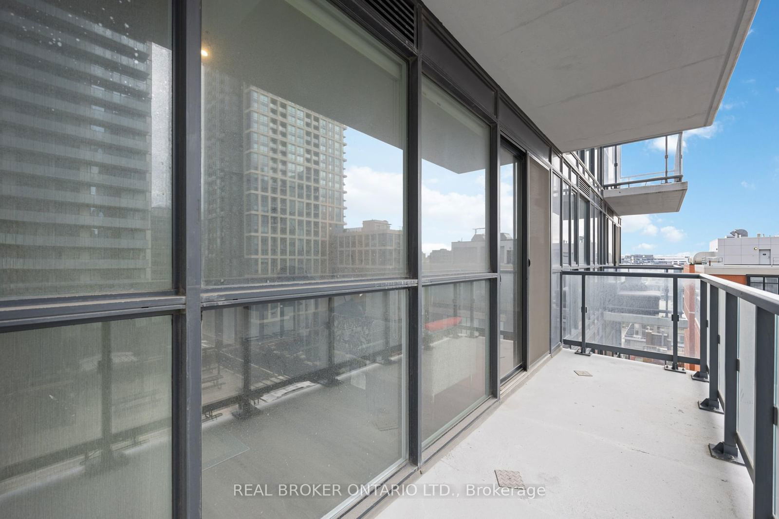 87 Peter St, unit 1607 for rent