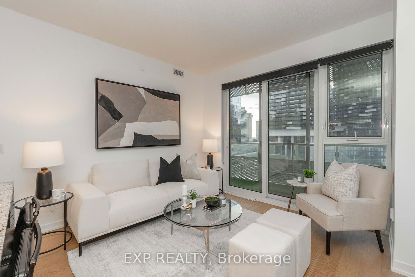 15 Lower Jarvis St, unit 813 for rent - image #6