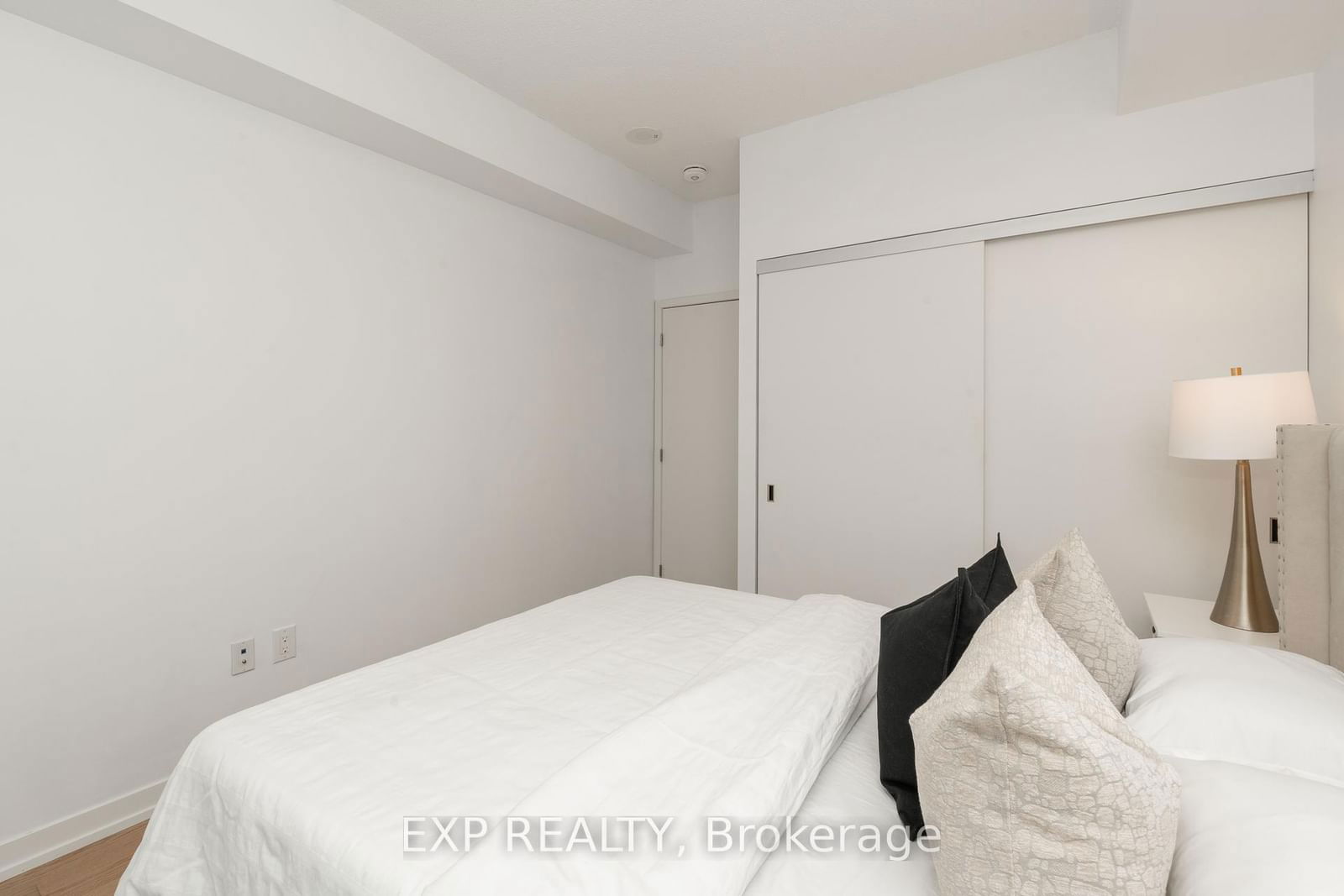 15 Lower Jarvis St, unit 813 for rent