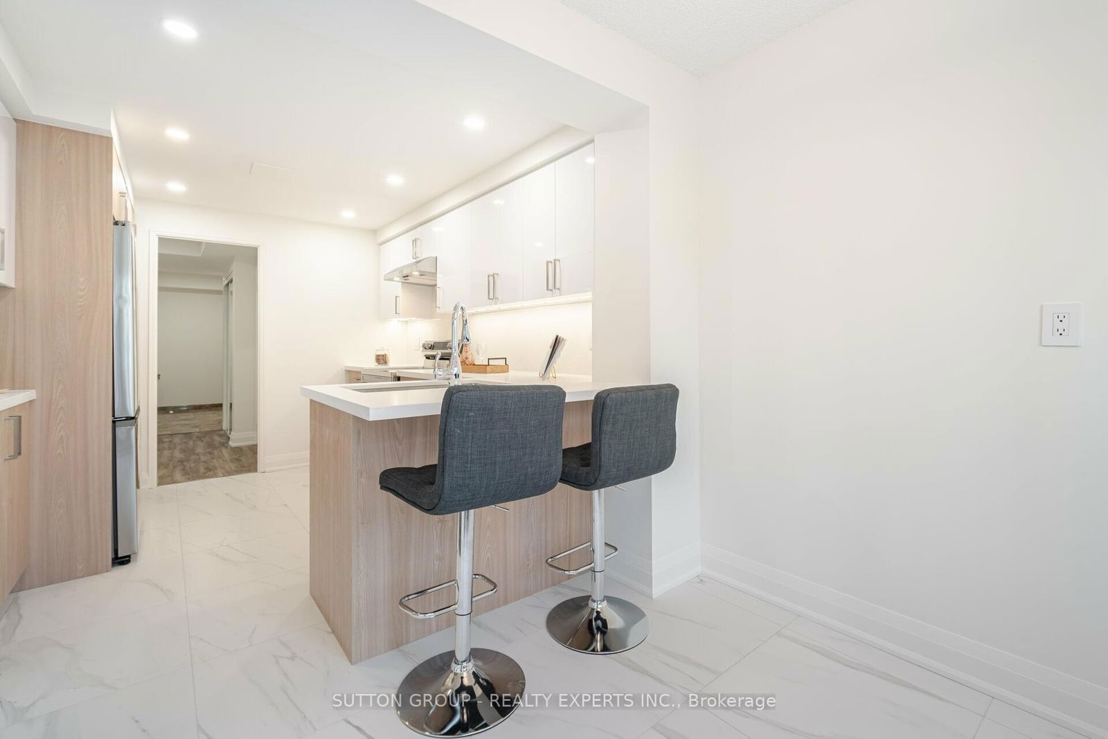 18 Hollywood Ave, unit 401 for sale - image #12