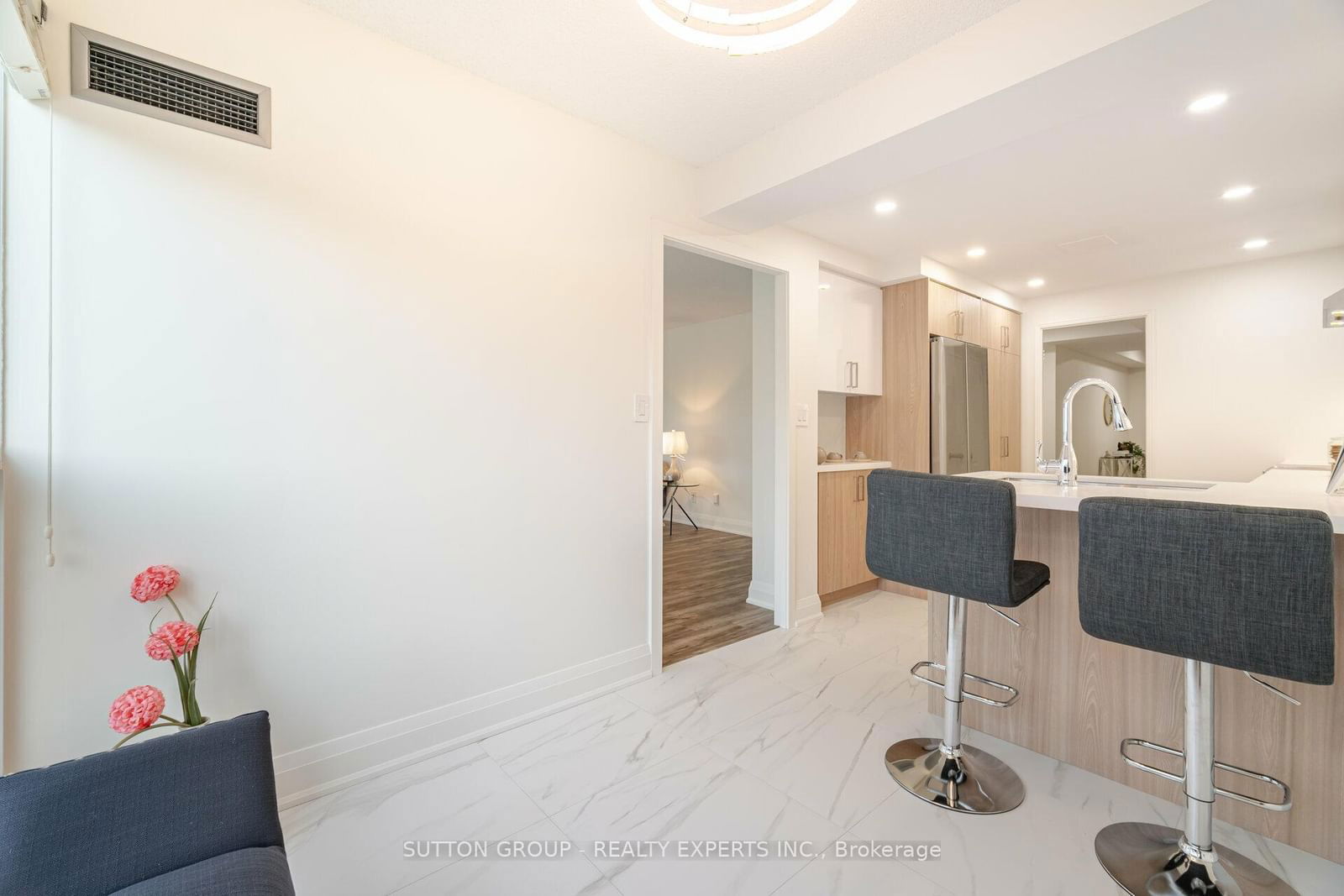 18 Hollywood Ave, unit 401 for sale - image #13