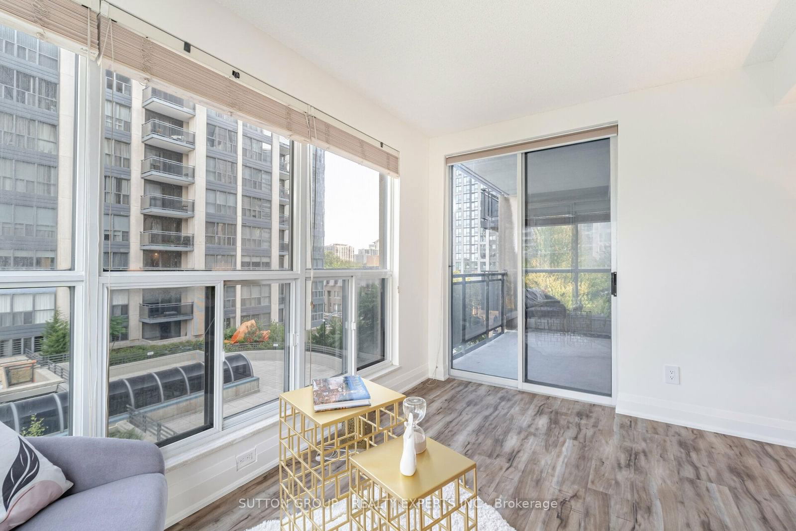 18 Hollywood Ave, unit 401 for sale - image #23