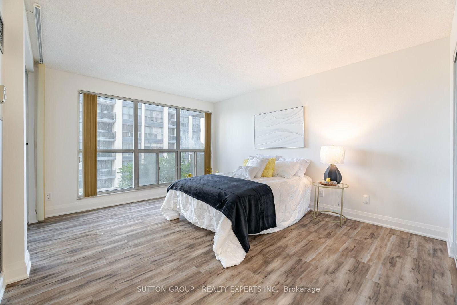 18 Hollywood Ave, unit 401 for sale - image #24