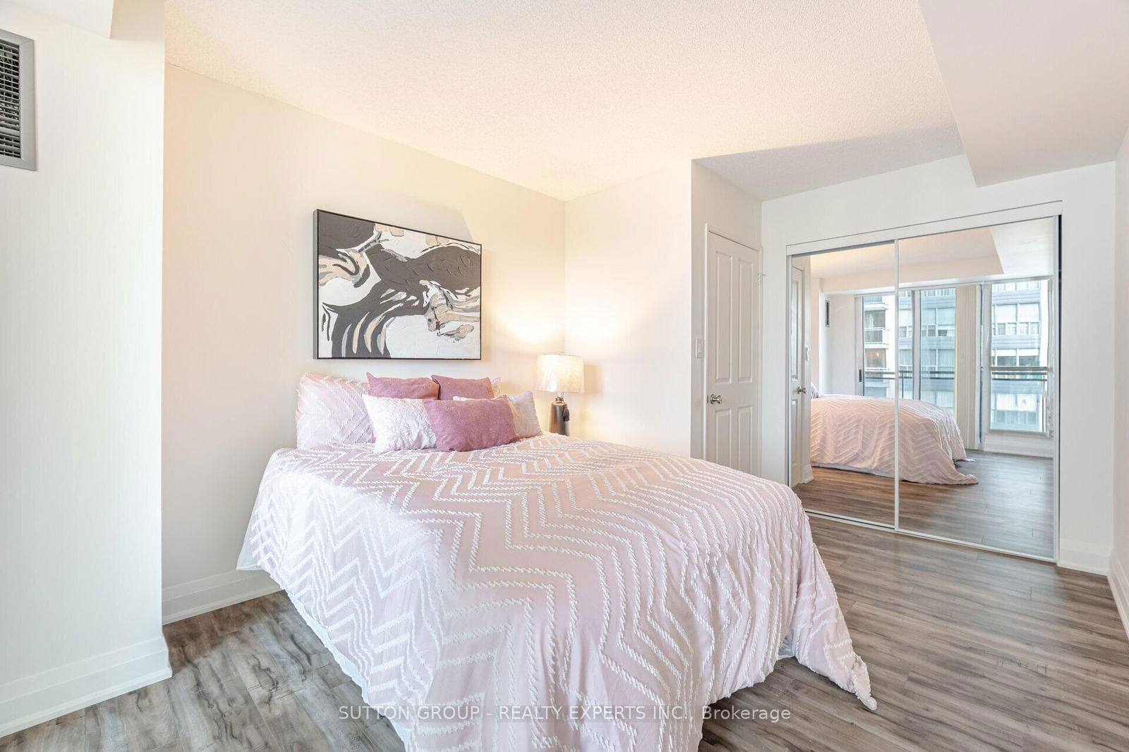 18 Hollywood Ave, unit 401 for sale - image #31