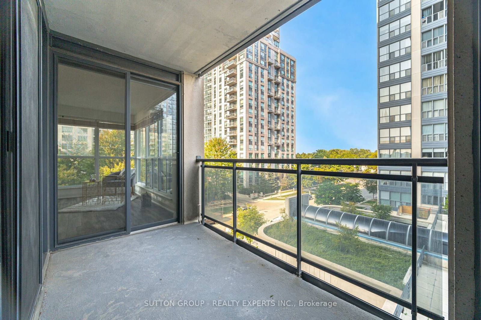 18 Hollywood Ave, unit 401 for sale - image #37