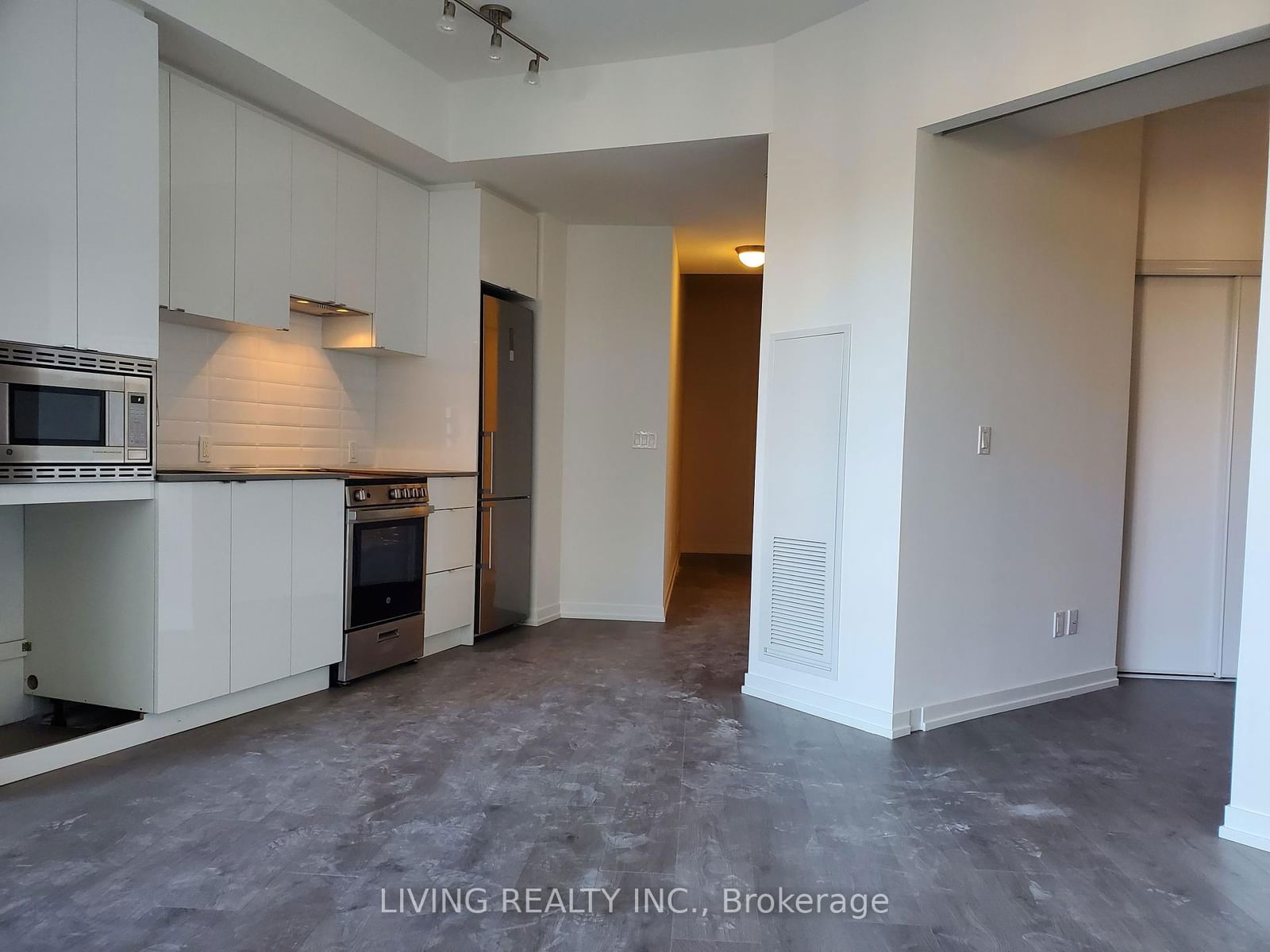 49 East Liberty St, unit 302 for rent - image #3