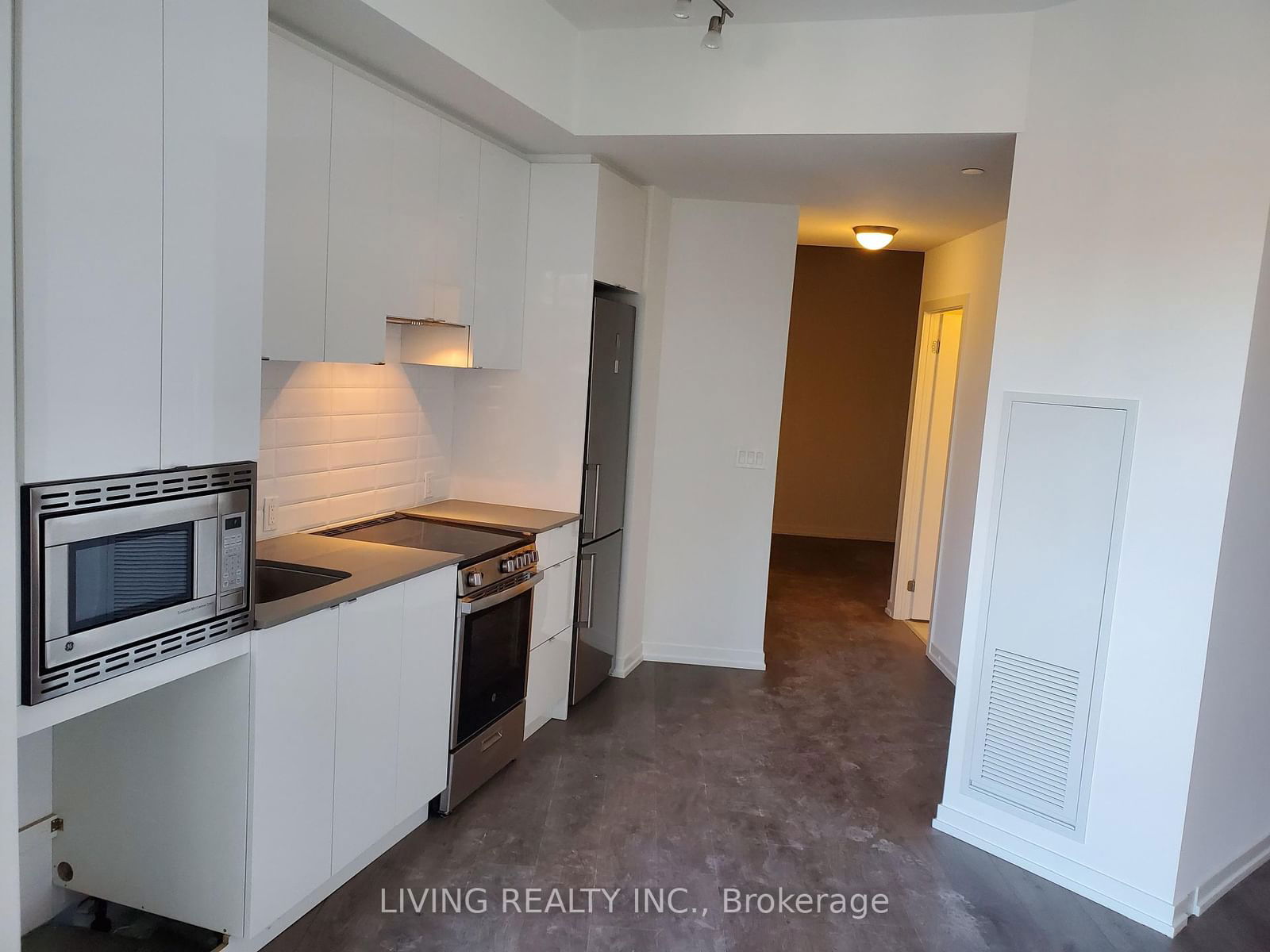 49 East Liberty St, unit 302 for rent - image #8