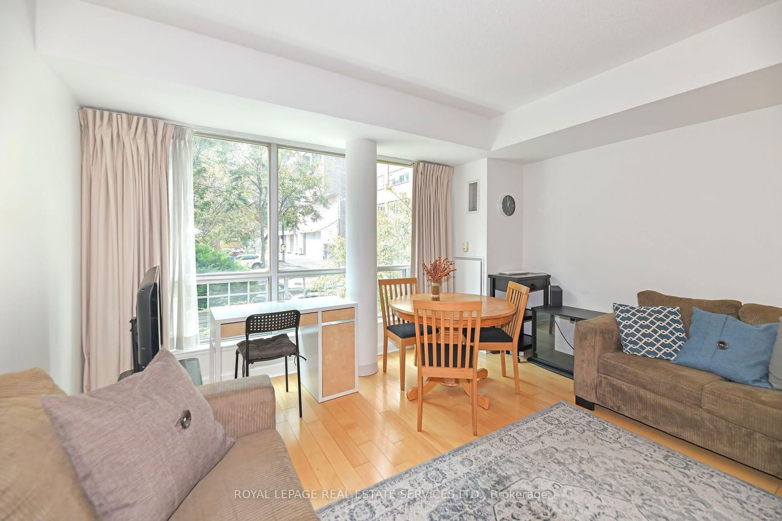 350 Wellington St W, unit M18 for rent - image #2