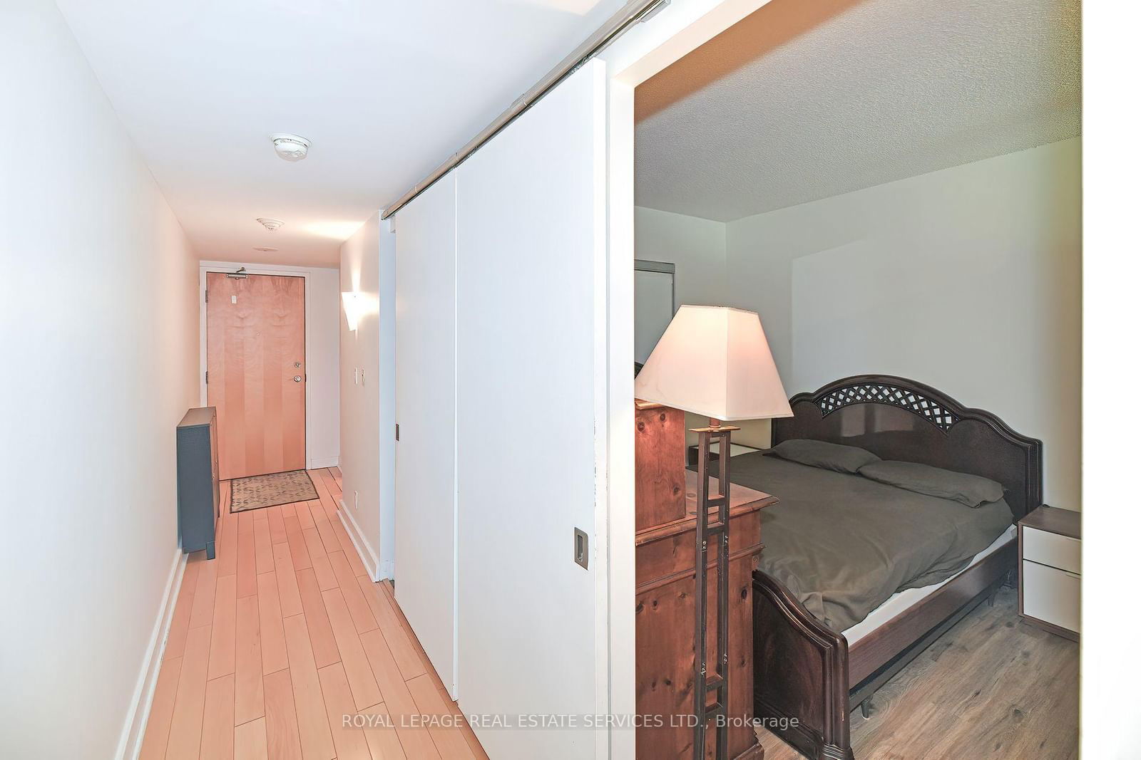 350 Wellington St W, unit M18 for rent - image #5