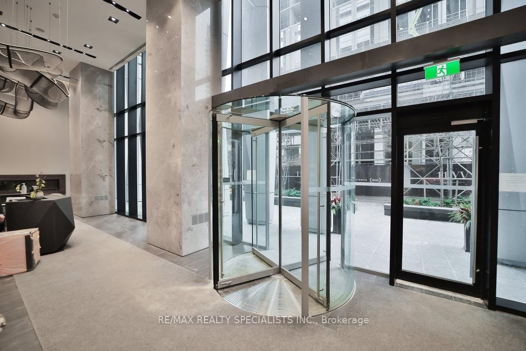 1 Yorkville Ave, unit 5102 for rent - image #2