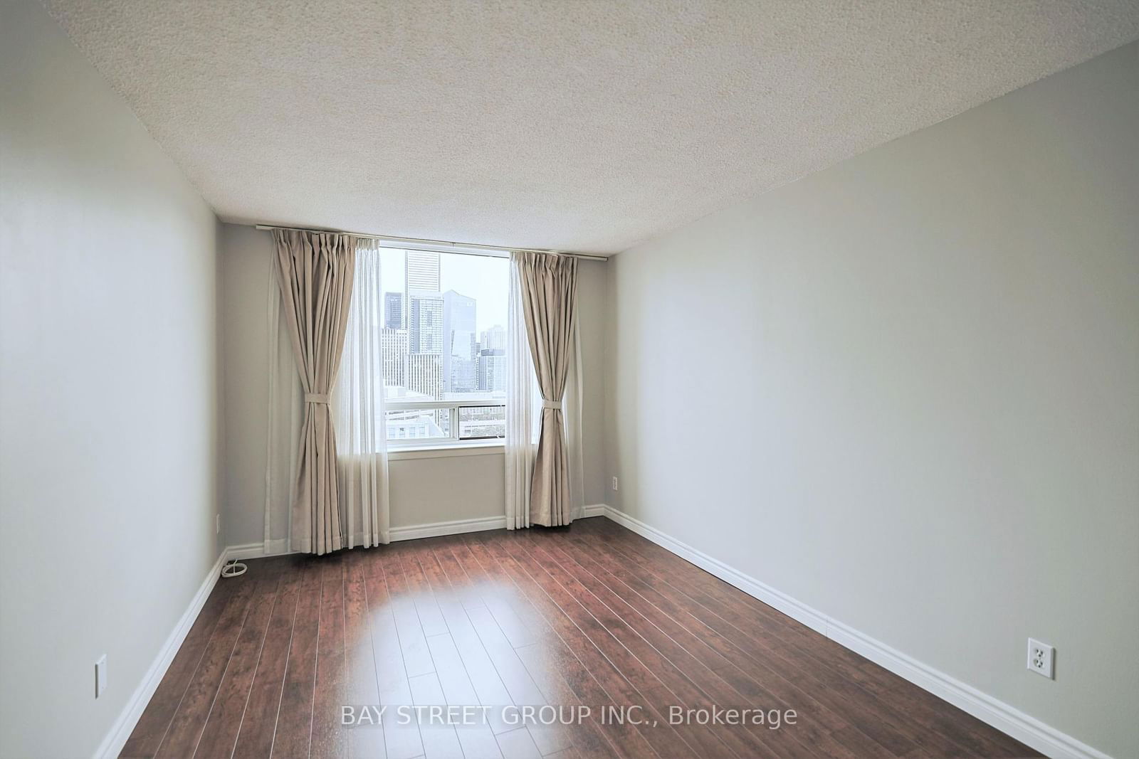 633 Bay St, unit 2710 for rent - image #10