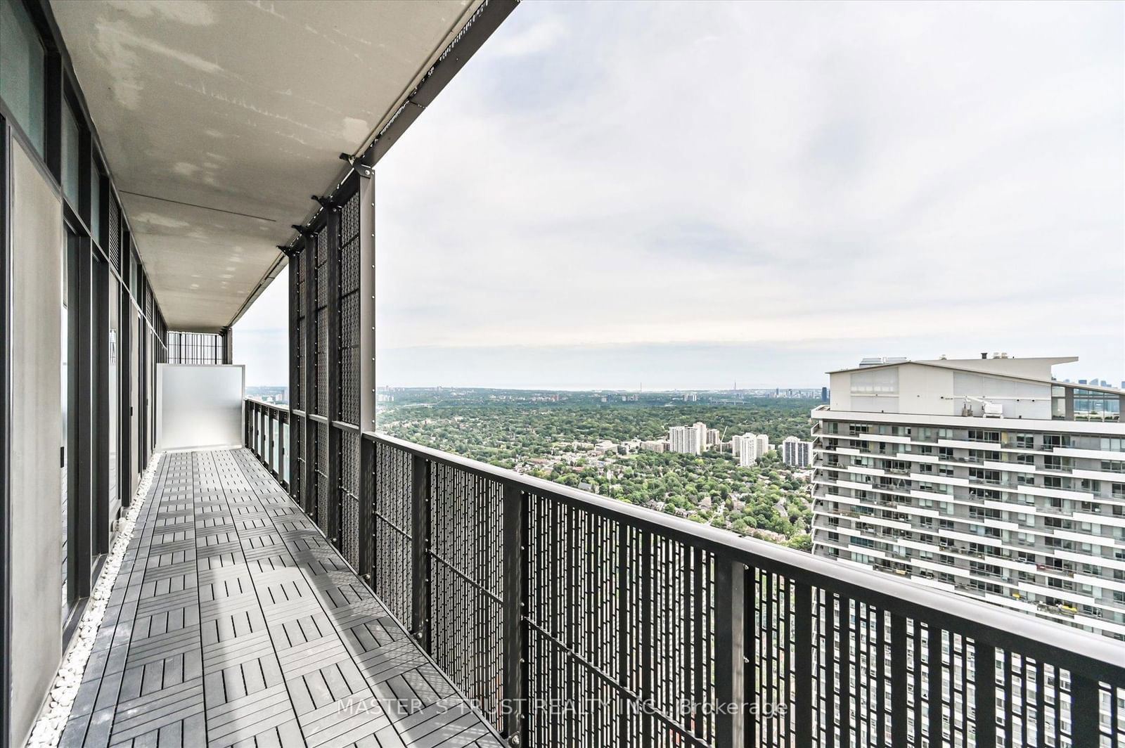 8 Eglinton Ave E, unit Ph 5801 for sale