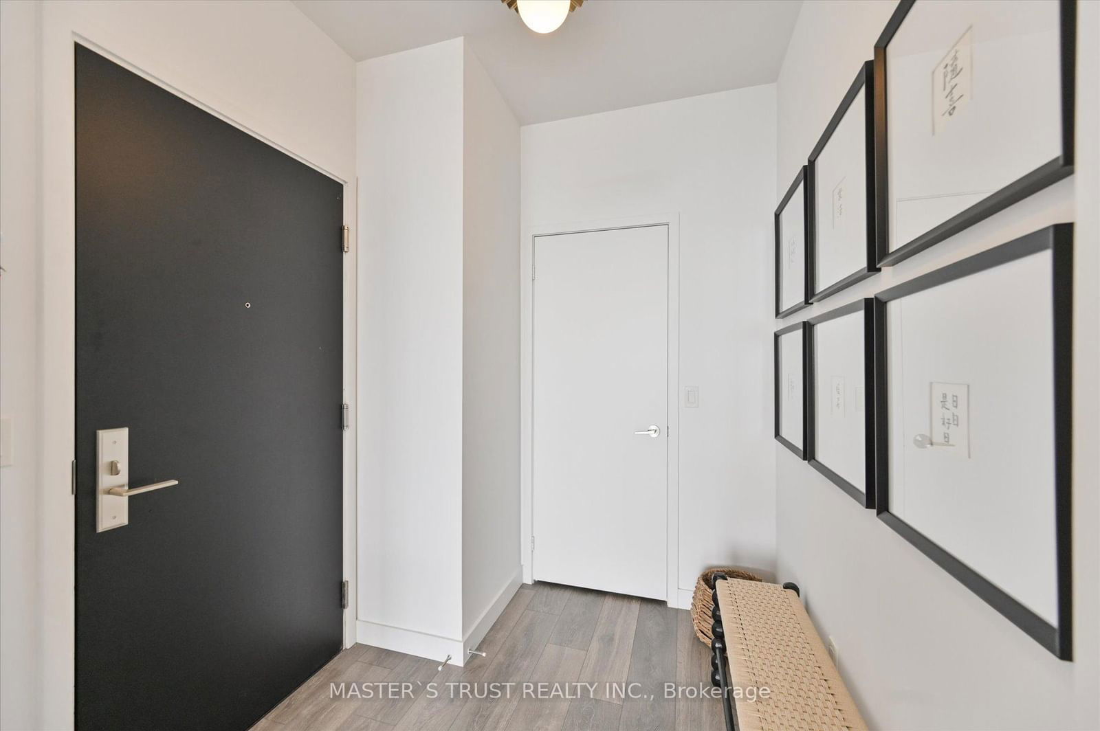 8 Eglinton Ave E, unit Ph 5801 for sale