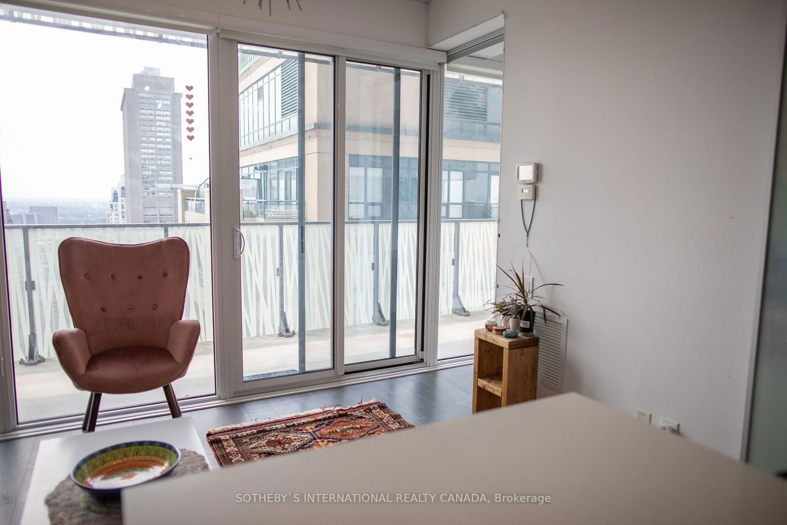 42 Charles St E, unit 3205 for rent