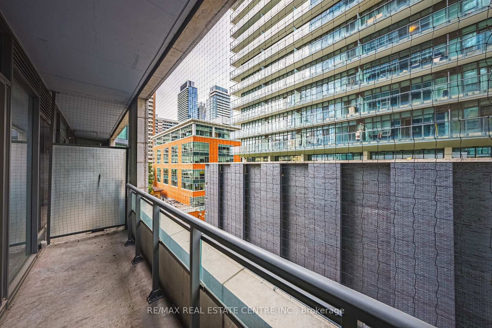 45 Charles St E, unit 605 for sale