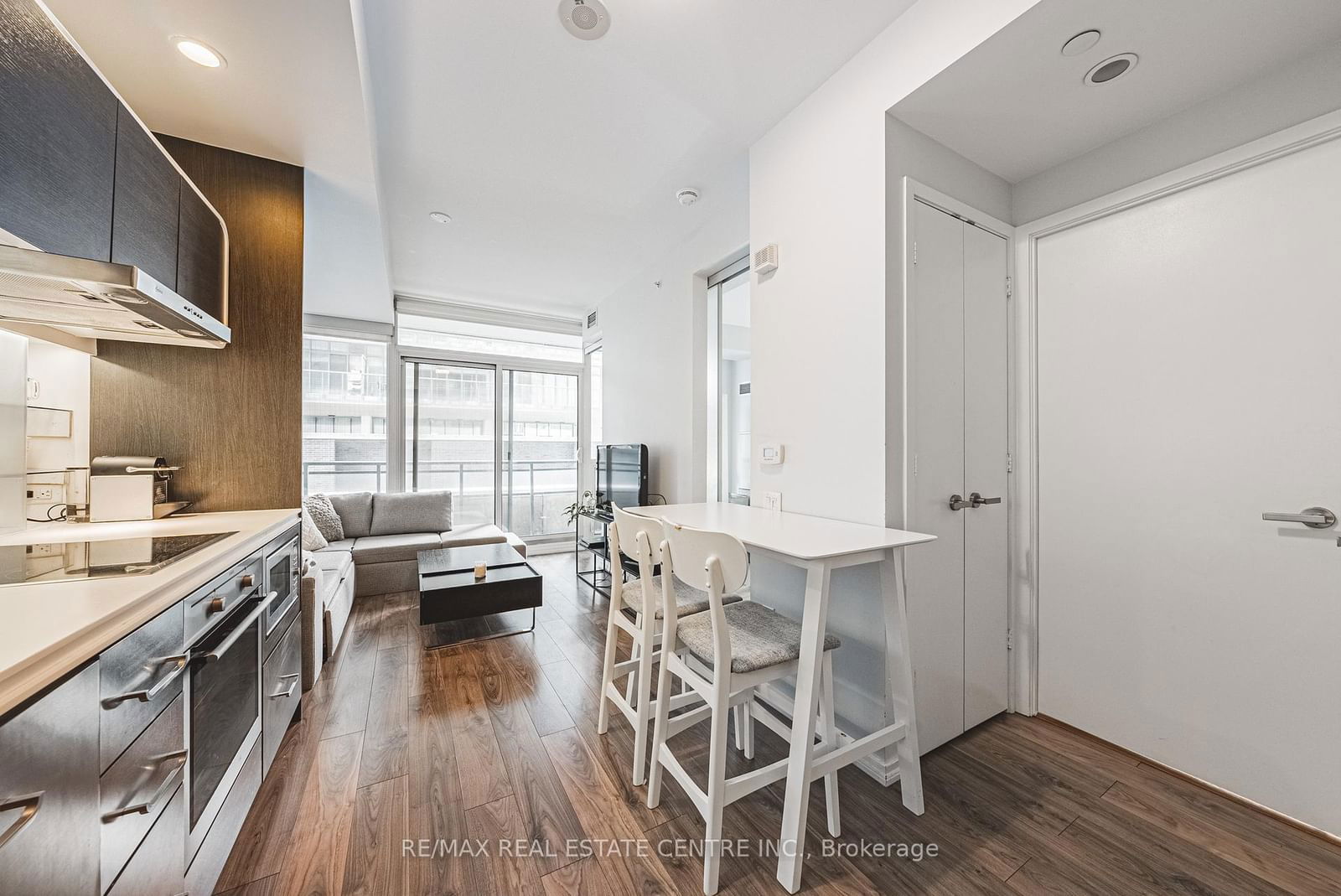 45 Charles St E, unit 605 for sale