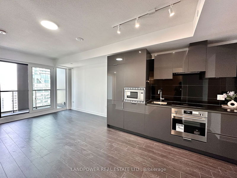 238 Simcoe St, unit 2401 for rent