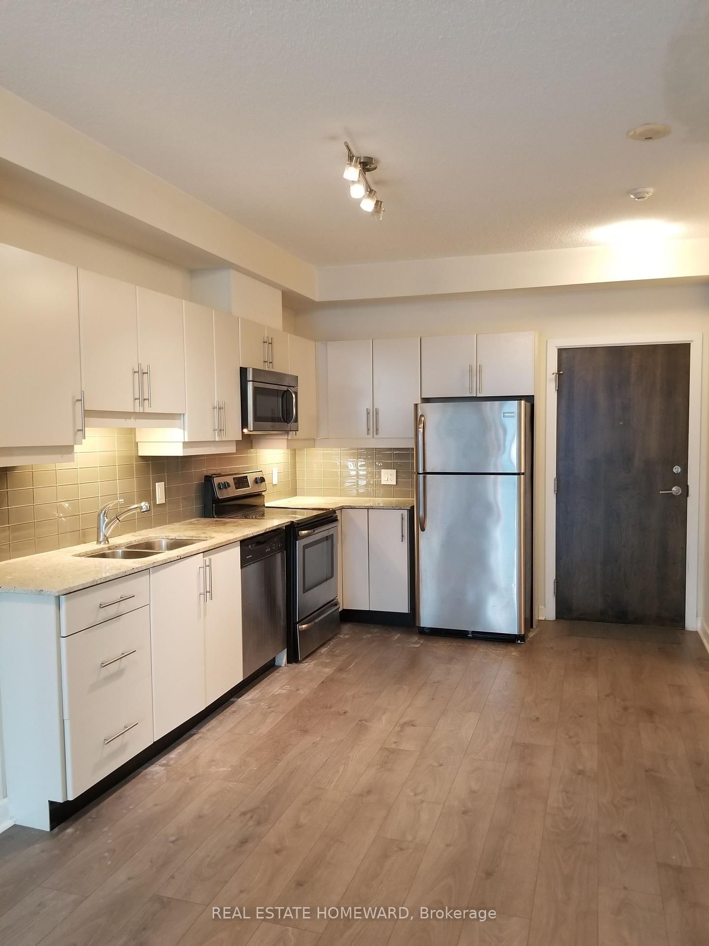 33 Bay St, unit 302 for rent