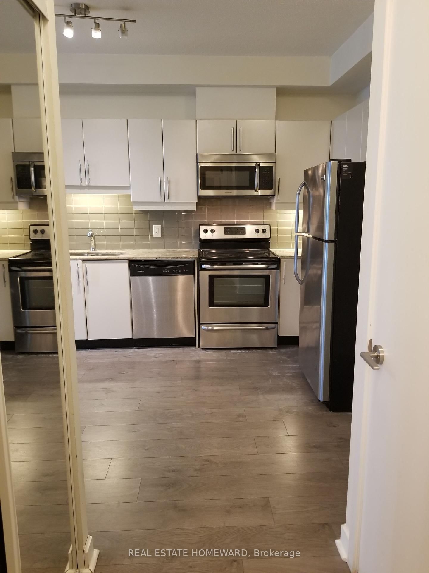 33 Bay St, unit 302 for rent