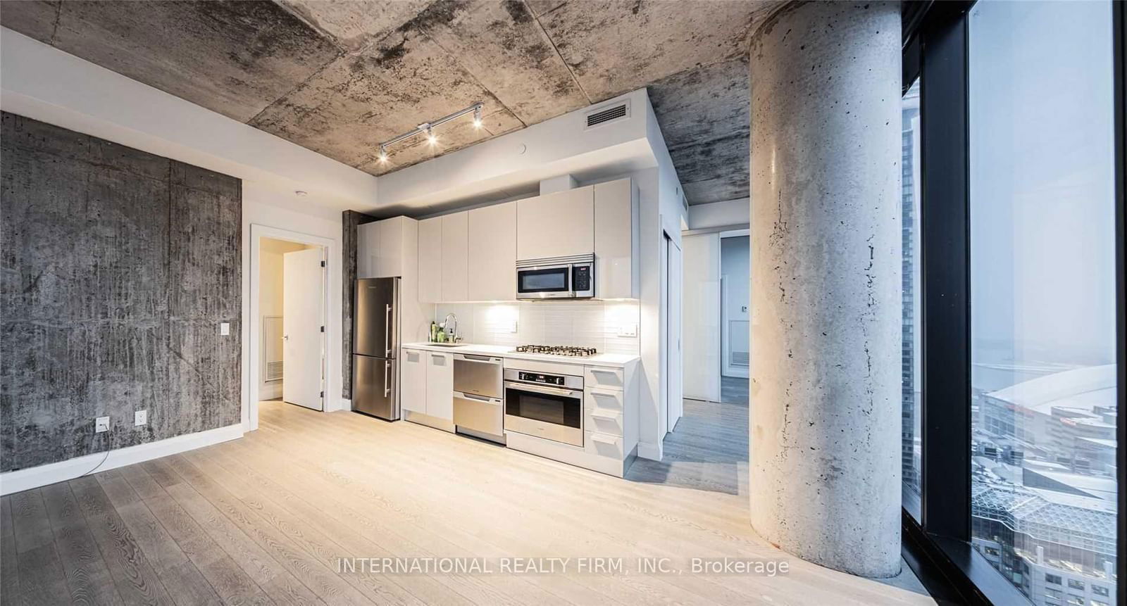 224 King St W, unit 3801 for rent - image #9